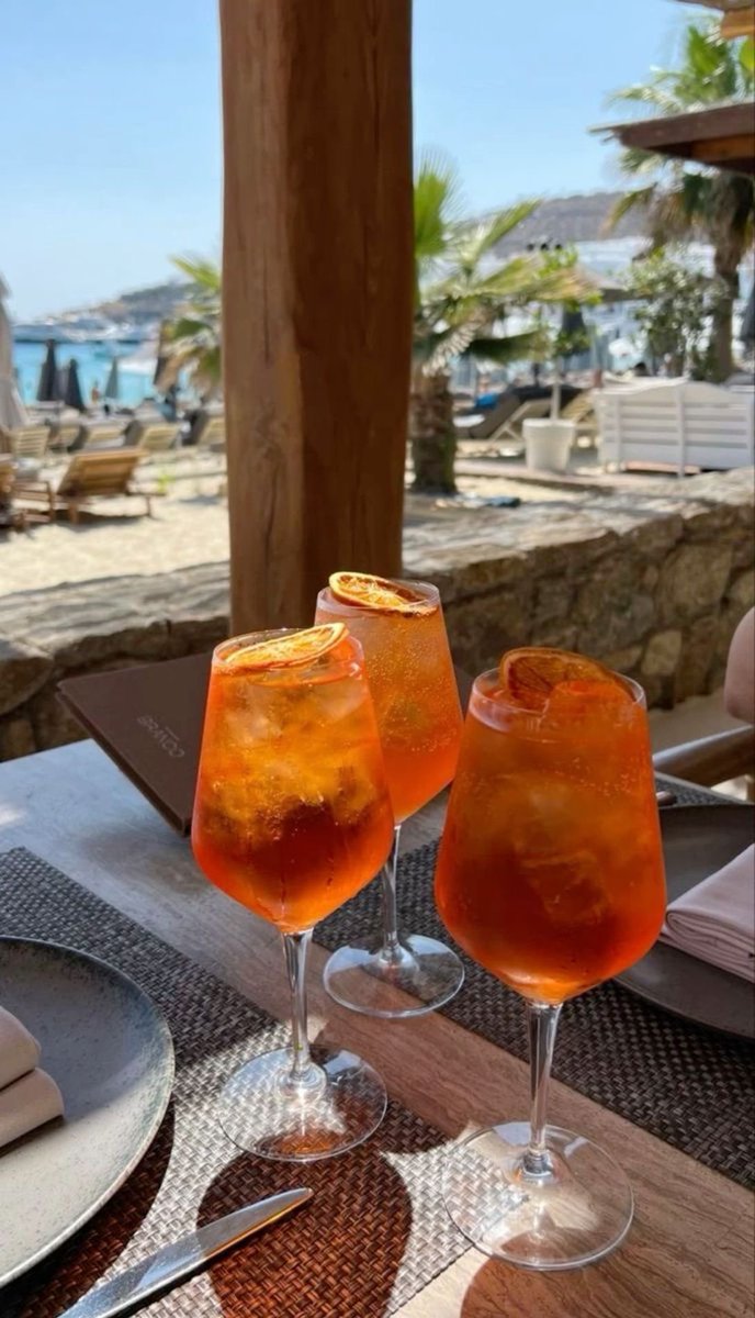 classyladylife's tweet photo. It’s Aperol Spritz time🍑 https://t.co/MOO4VXZvoi