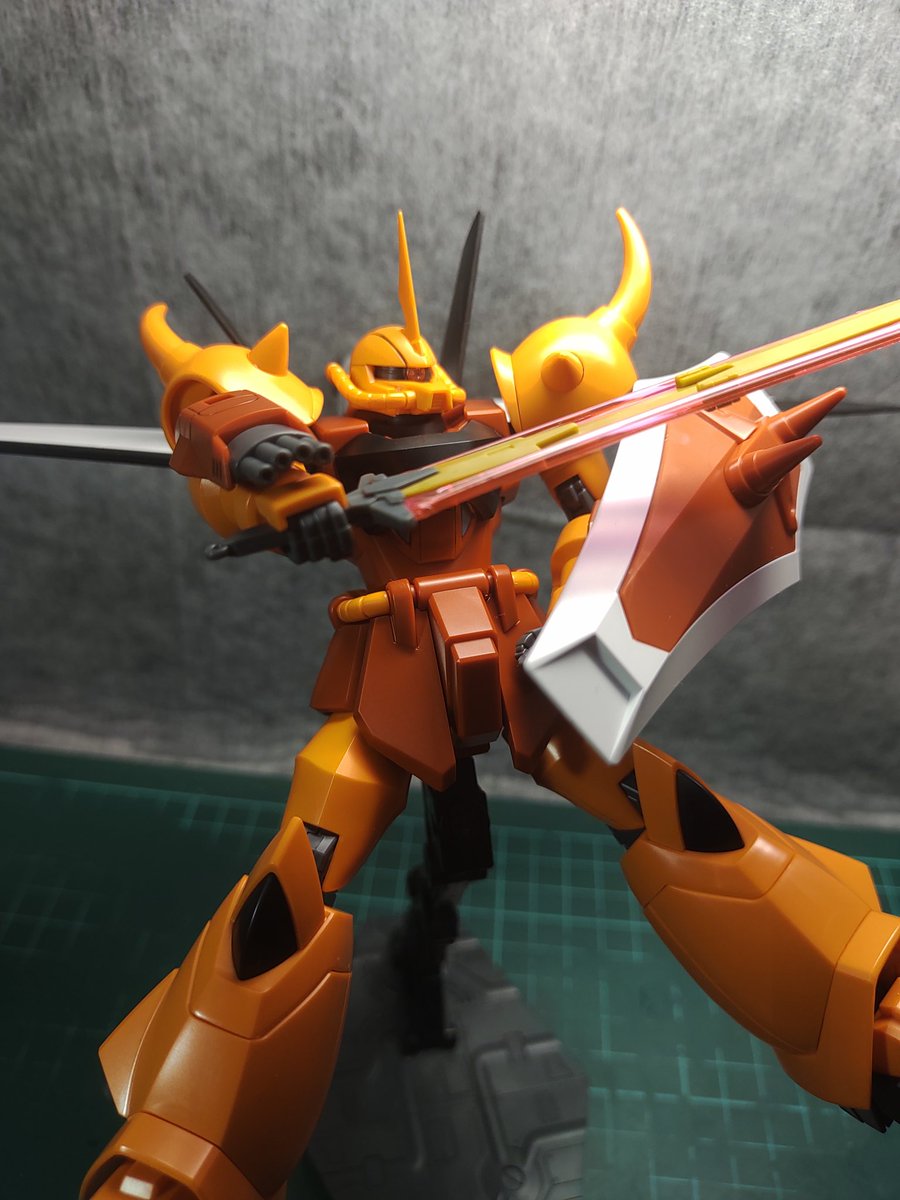 norizu_abc's tweet photo. 「ハイネ・ヴェステンフルス」
「グフ、行くぜ!」
「ザクとは違うんだよ…ザクとは!」
グフイグナイテッドハイネ様専用機の開発終了です。
できがよいです。
トップコートをふきたいのですが薄め液がブラシマスダーしかなくて。。ワンチャンいけますかね?
#プラモデルライフ
#ガンプラ
#SEED https://t.co/rgwIFETP2K