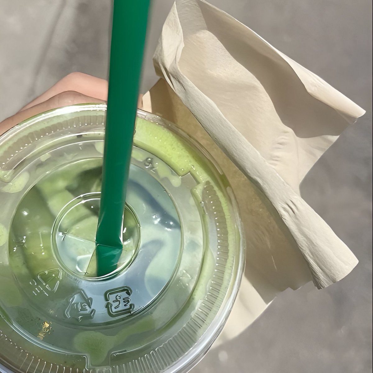 obliveronique's tweet photo. ㅤ ㅤ  
ㅤ ㅤ   　https://t.co/4GTCIUeAj4ㅤ ㅤ ㅤ went out today to get some fresh air and matcha along the way—best feeling ever.
ㅤ ㅤ https://t.co/WxvxAYHqAG