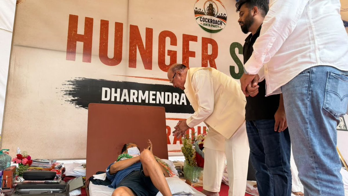Cockroachisback's tweet photo. Former CM of Gujarat Shankersinh Vaghela ji visited Jantar Mantar to express solidarity with Sonam Wangchuk sir and the CJP protesters. https://t.co/PZMqyYt5MM