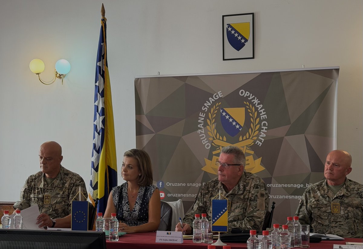 EUSec_Defence's tweet photo. Mission completed! Launching the implementation of the 3rd #EuropeanPeaceFacility support package for the Armed Forces of Bosnia and Herzegovina 🇧🇦.
Work continues on 🇪🇺🇧🇦 cooperation to deliver security and resilience in the #WesternBalkans.
#EUsecurity #EUdefence https://t.co/JXYW3MqOb0