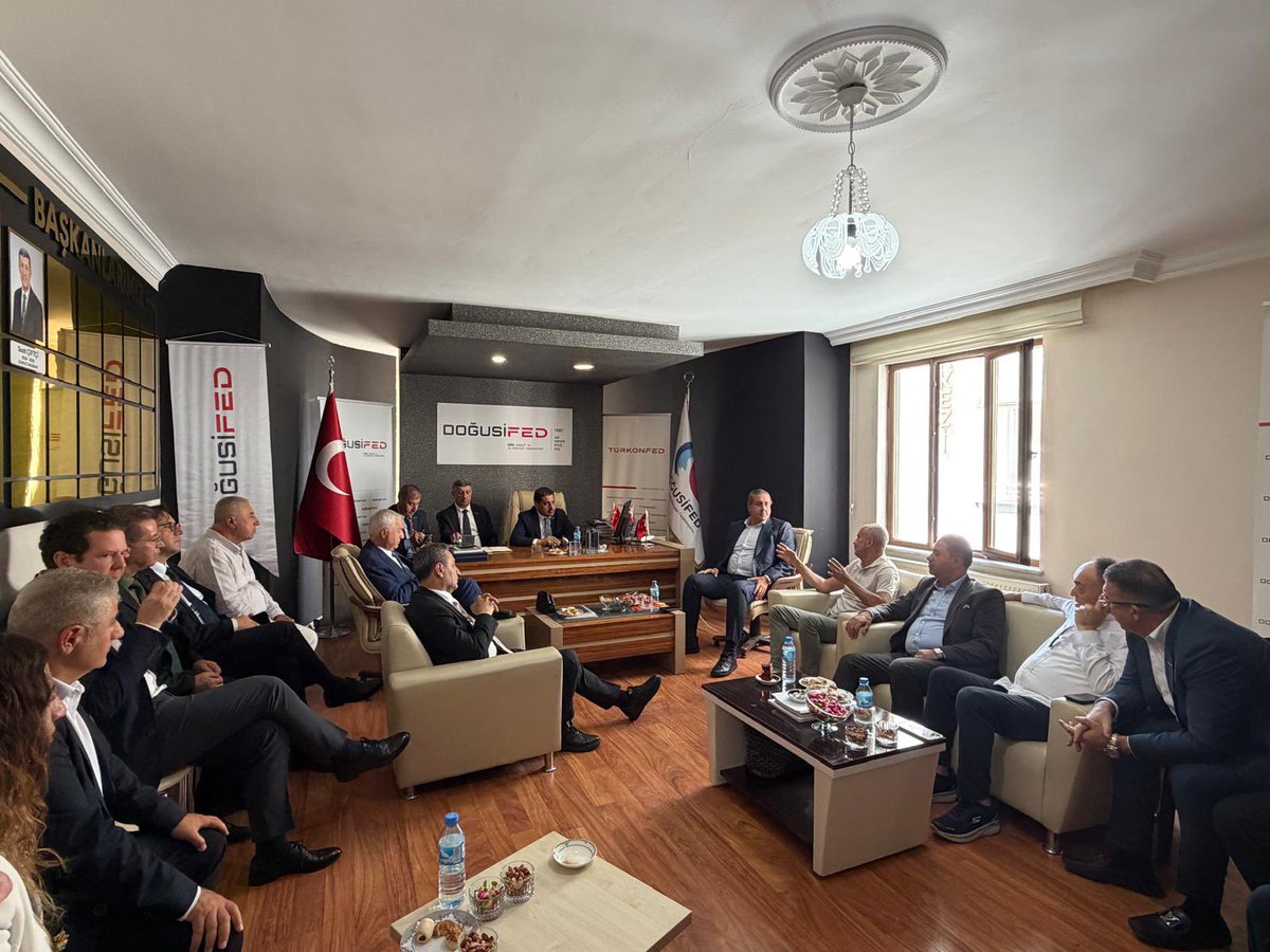 dogusifed_'s tweet photo. @turkonfed Yönetim Kurulu Başkanı Sayın @Ssonmez01 ve beraberindeki heyet, #DOĞUSİFED'i ziyaret etti. Doğusifed merkezinde gerçekleşen ziyarette, Van’ın önemli iş insanları ile bir araya gelindi ve fikir alışverişinde bulunuldu. @suatciftci89 @MuslumErbayy @Feridun_IRAK https://t.co/5CvpN1ztKf