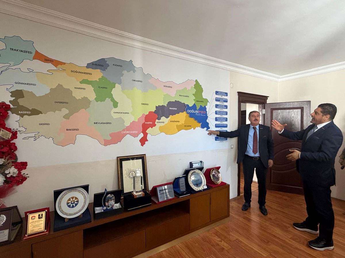 dogusifed_'s tweet photo. @turkonfed Yönetim Kurulu Başkanı Sayın @Ssonmez01 ve beraberindeki heyet, #DOĞUSİFED'i ziyaret etti. Doğusifed merkezinde gerçekleşen ziyarette, Van’ın önemli iş insanları ile bir araya gelindi ve fikir alışverişinde bulunuldu. @suatciftci89 @MuslumErbayy @Feridun_IRAK https://t.co/5CvpN1ztKf