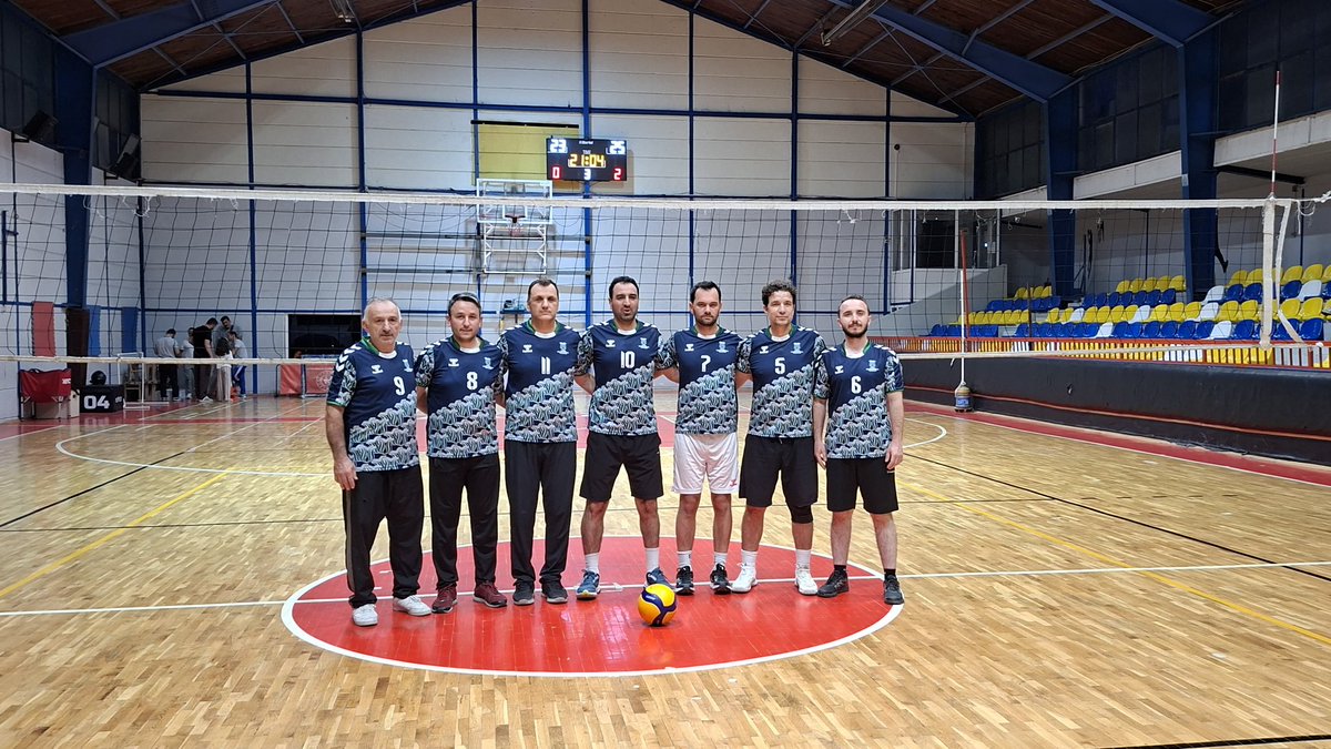 subusbf's tweet photo. Akyazı Kaymakamlığı, Akyazı Belediyesi ve Akyazı İlçe Spor Müdürlüğü tarafından kurumlar arasındaki iş birliğini güçlendirmek ve sporun birleştirici gücünü sahaya yansıtmak amacıyla düzenlenen Kurumlar Arası Voleybol Turnuvası, heyecan dolu final karşılaşmalarıyla sona erdi. https://t.co/sW7NTvpHlV