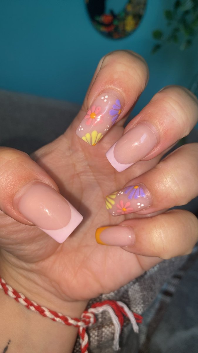 TwinkleToes_198's tweet photo. Fresh nails 💅 https://t.co/bTrlBWxFHG