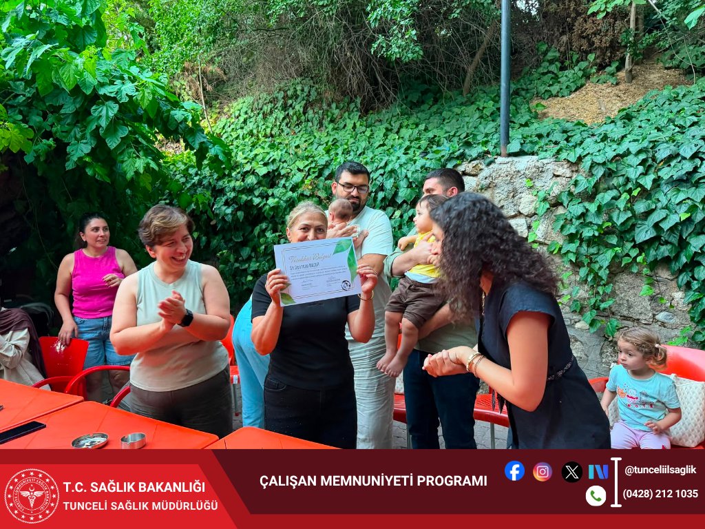 tunceliilsaglik's tweet photo. Çalışan Memnuniyeti Programı Gerçekleştirildi 🌿

Çemişgezek İlçe Devlet Hastanemizde, çalışan memnuniyetini artırmak, kurum içi iletişimi güçlendirmek ve ekip ruhunu pekiştirmek amacıyla Çalışan Memnuniyeti Programı düzenlendi.

Program kapsamında personelimiz bir araya gelerek görüş ve önerilerini paylaşma, birlikte keyifli vakit geçirme ve kurum kültürünü daha da güçlendirme fırsatı buldu.

Hastanemizde fedakârca görev yapan tüm çalışma arkadaşlarımıza özverili emekleri için teşekkür ediyor, sağlıklı ve başarılı çalışmalar diliyoruz.

Birlikte daha güçlü, birlikte daha mutlu bir çalışma ortamı için çalışmaya devam ediyoruz.
#sağlıklışehirtunceli 
#CanCanaTunceli 

@saglikbakanligi 
@sbkhgm 
@sbsggm 
@TunceliValiligi 
@cemisgezekidh 
@drmuhammedduran