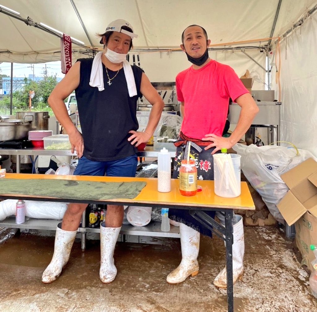 ochishoji's tweet photo. 🚨緊急告知🚨

あの伝説のコラボが
4年ぶりに復活します。

🍜 横須賀・大津家 × 元祖肉玉そば越智
やちまた家🏠

開催日は…
令和8年8月8日(土)・9日(日)

「8」が並ぶ、縁起の良い 888 の2日間。

現在、飯島さんと
「来てくれた皆さんに最高の一杯を届けるにはどうするか」
を本気で考えながら準備を進めています。

まずは日程が決定しましたので、取り急ぎご報告です！

内容や限定メニューなどの詳細は、
改めてお知らせします。

ぜひ、8月8日・9日は予定を空けておいてください！
最高のコラボをお届けします。