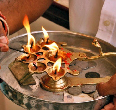 richacoos's tweet photo. Seriously, why would he offer a dirty  money  note to the gods on a plate? https://t.co/b8ks3a1StF