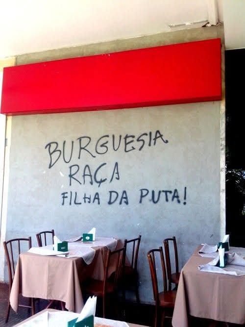 JaqueVenturini1's tweet photo. Tu não fica indignado pelo fato de um político precisar do voto do povo pra se eleger mas quando este é eleito, ele trabalha para os interesses da elite e não do próprio povo que o elegeu?

 Nós queremos o fim da escala 6x1 e o ALCOLUMBRE INIMIGO DO TRABALHADOR está impedindo. https://t.co/PWL0qeBKEG