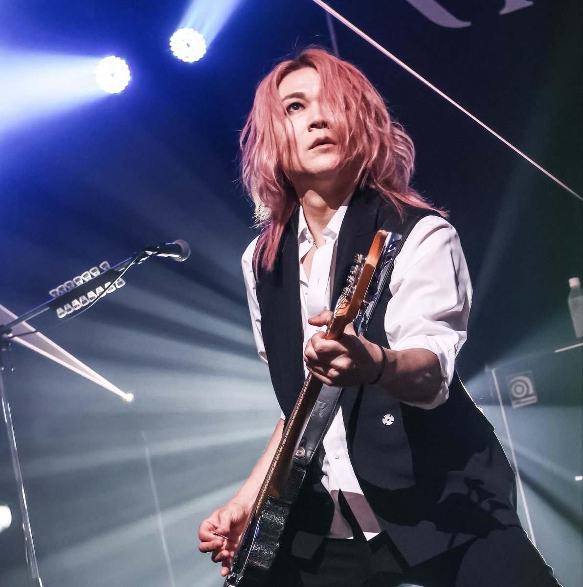 NIGHTMARE_218's tweet photo. YOMI BD LIVEお疲れ様でした！
感動と笑いが炸裂してて曲に関しても神出鬼没なLIVEだったかな笑
これからも色んな事にトライするバンドでありたいね👍

NIGHTMARE BD LIVE 2026 完 https://t.co/BrbgaOvxXo
