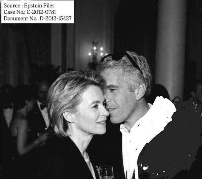 raymond28677463's tweet photo. @vonderleyen @EmmanuelMacron Que des bons souvenirs...🤪 https://t.co/TLT5AsDxw6