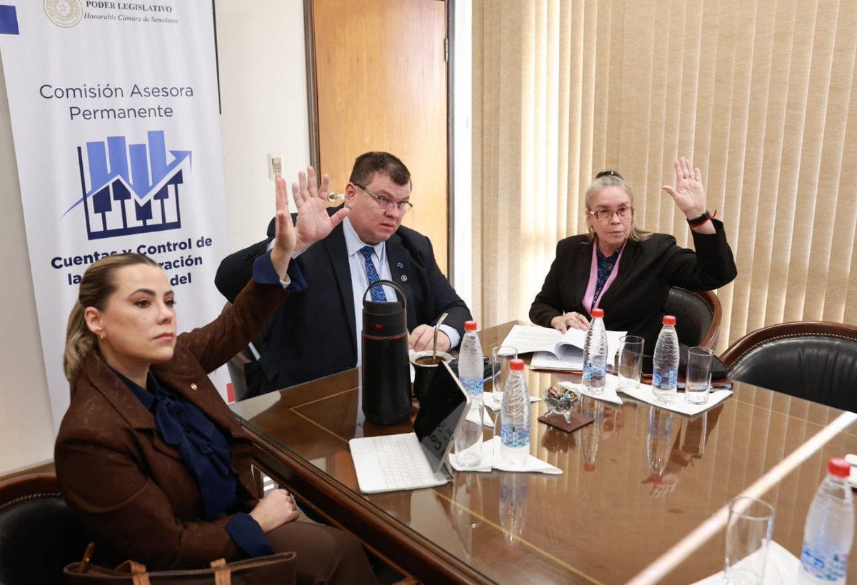 SenadoresPy's tweet photo. Se reúnen de manera presencial y virtual la Comisión de Cuentas y Control de la Administración Financiera del Estado @cuentas_py, presidida por el senador @DionisioAmarill

📍 Sala de reuniones de la vicepresidencia segunda, tercer piso

#SenadoPy https://t.co/VAp9Ikbxcc