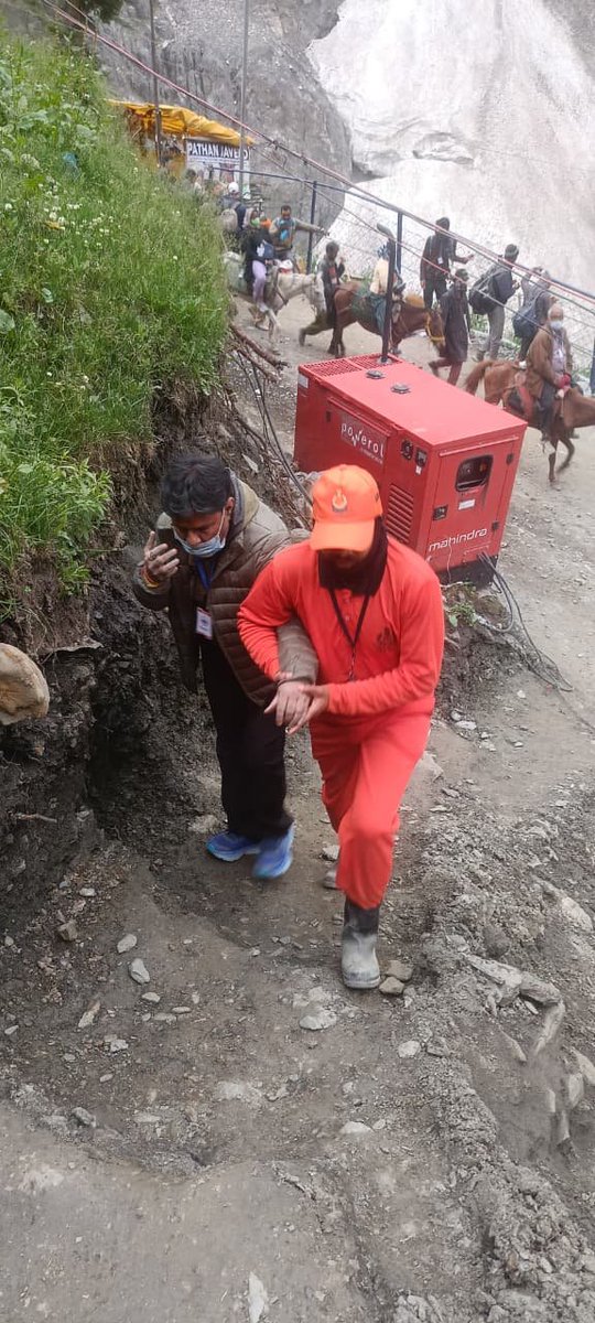 SSBSHQSRINAGAR's tweet photo. #SSB MRT swiftly rescued Nitin Kumar (47), Punjab, at #UpperRailpathri after he sustained a hand injury in a pony fall. Following immediate pre-hospital treatment (PHT), he was safely evacuated to the State Hospital, Upper Railpathri.
Every Step Secured. Every Life Safeguarded. https://t.co/w3NFYsdxr7