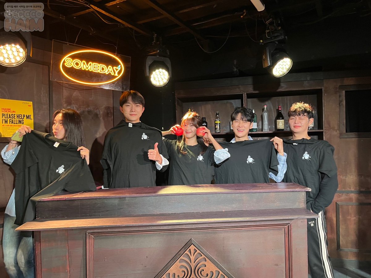 choco_heim_2020's tweet photo. 데뷔 7주년을 기념하여 팬카페에서 준비한 티셔츠 서포트가 진행되었습니다.

팬분들의 마음을 담아 제작한 티셔츠와 함께 배우님께 축하와 응원의 마음을 전달드렸습니다.

참여해 주신 모든 분들께 진심으로 감사드리며, 앞으로도 서하임 배우님의 활동을 함께 응원하겠습니다. https://t.co/y8nx4anMVA
