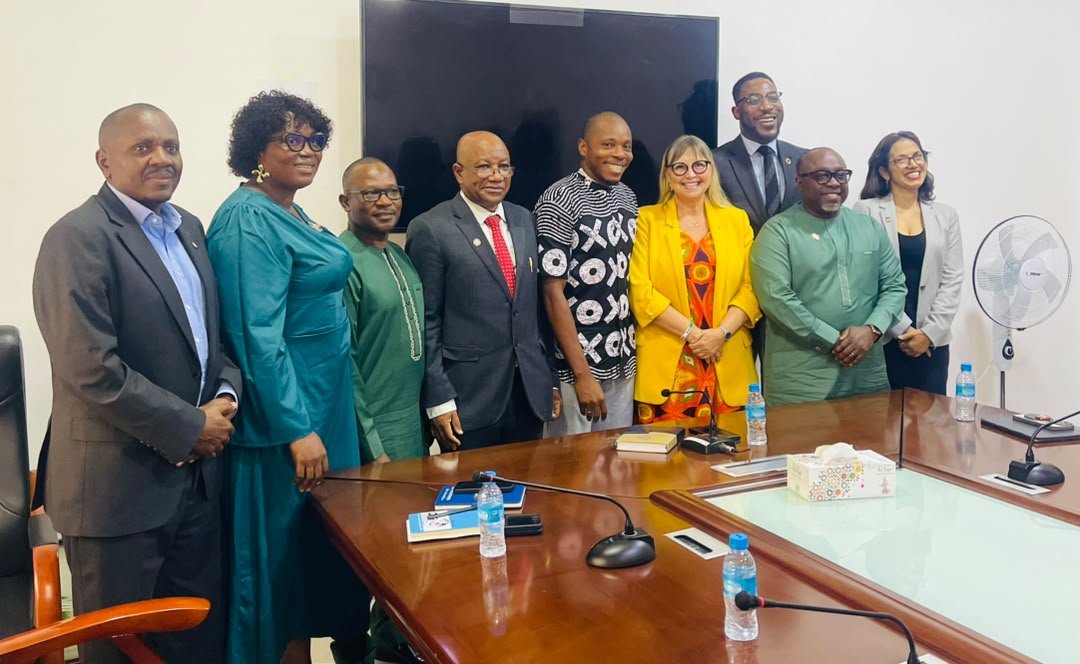 UNSierraLeone's tweet photo. The 🇺🇳 Country Team led by Res. Coord a.i George Ammah today received a briefing on the upcoming @ecowas_cedeao  Summit from 🇸🇱’s CM, @dsengeh, during a meeting at State House. He expressed the Govt’s appreciation to the UNCT for its continued support to 🇸🇱 &amp; the ECOWAS process. https://t.co/mSlKL27W1G