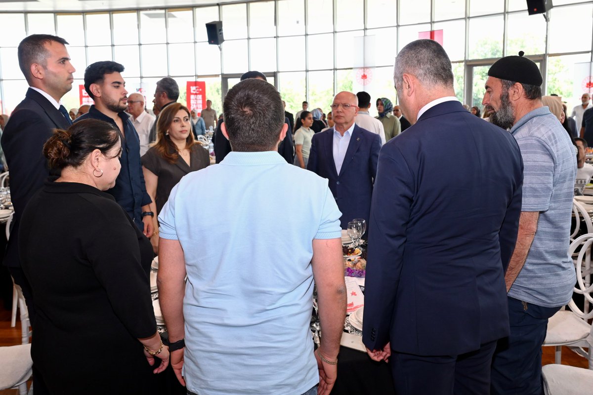 davutgurkan's tweet photo. 15 Temmuz Demokrasi ve Millî Birlik Günü vesilesiyle Valiliğimizin ev sahipliğinde gerçekleştirilen programda, şehit ailelerimiz ve gazilerimizle aynı gönül sofrasında buluştuk. 

Bu kıymetli buluşmada; vatanımızın huzuru, milletimizin bağımsızlığı ve bayrağımızın ebediyen dalgalanması uğruna canlarını ortaya koyan tüm kahramanlarımızı dualarla yâd ettik. Rabbim şehadetlerini kabul eylesin, kahraman gazilerimize sağlıklı uzun ömürler versin. 🇹🇷