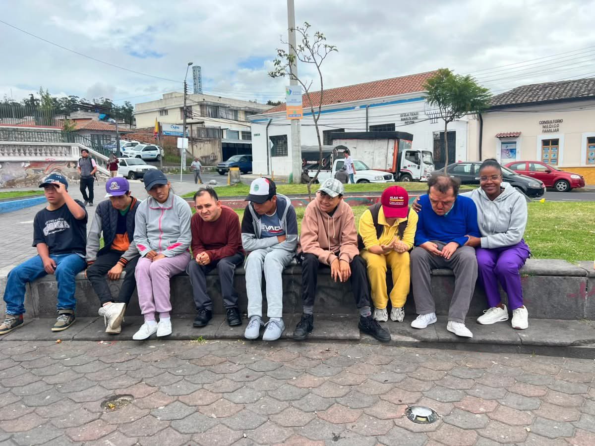 FinesecD's tweet photo. Un paseo por la plaza, una tarde de juegos o una actividad en el barrio... Los mejores momentos suceden cuando todas las personas pueden participar, compartir y disfrutar.

Accedemos, recorremos, jugamos, aprendemos y somos parte de cada espacio de la comunidad. 💜

 #Comunidad https://t.co/Ib8nvHGjq8