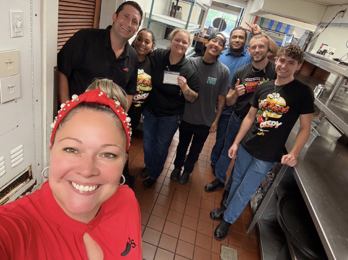 A_Foxy_Lady's tweet photo. Great DO/RISE experience days with Bailey and Bradley! Team Promenade and Lake Norman did a wonderful job hosting us! So many bright futures! Let’s #ChilisGrow!! 🌶️❤️ 🌻 #MAstrong #ChilisLove https://t.co/MU0IdKqHdz