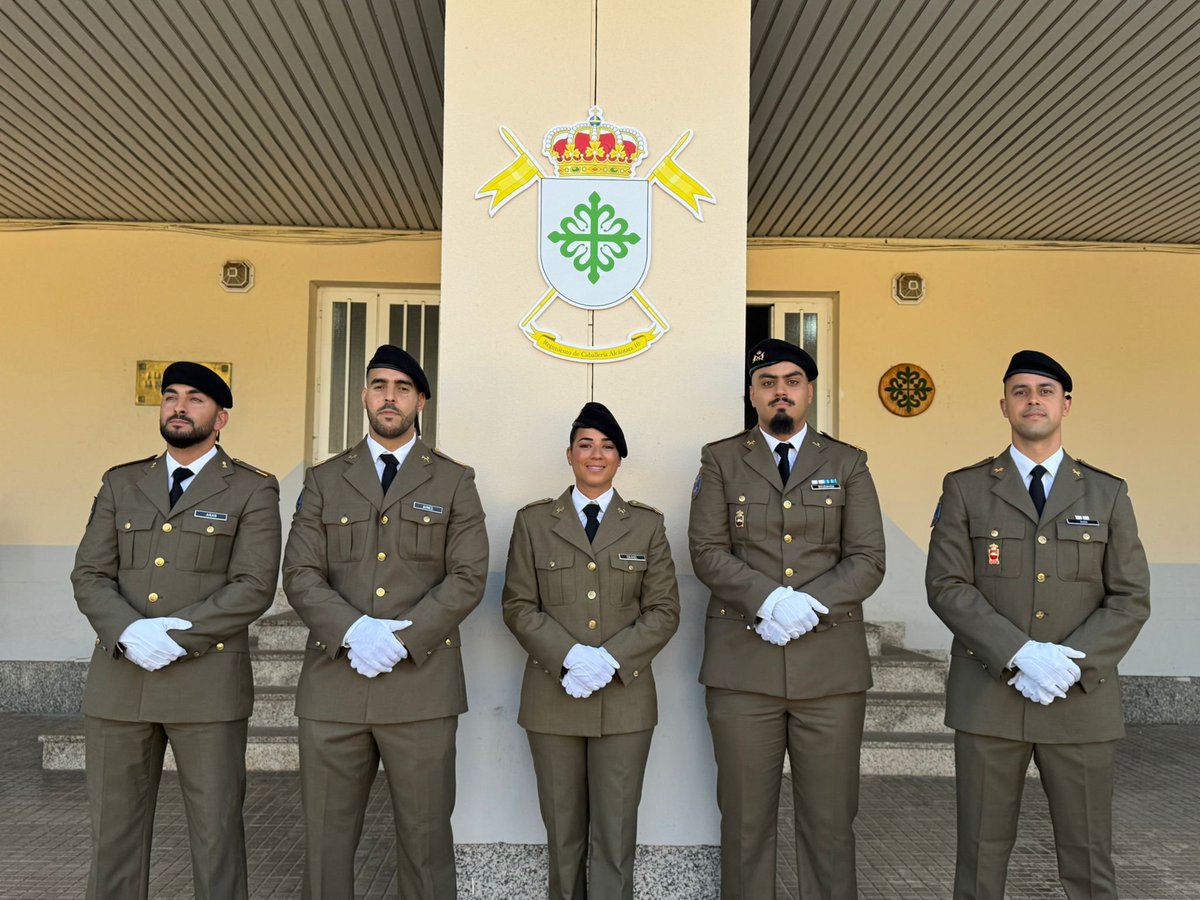 COMGEMEL_ET's tweet photo. El Regimiento de Caballería «Alcántara» nº 10 felicita al personal ascendido a cabo y sargento primero. Un reconocimiento al esfuerzo, la dedicación y el compromiso demostrados. Mucho éxito en esta nueva etapa. ¡Enhorabuena, jinetes! #COMGEMEL @MCANA_ET
@EjercitoTierra https://t.co/5iOxpN4qsJ