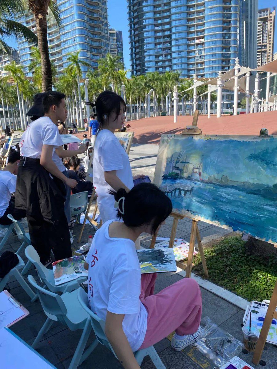 kyong9140's tweet photo. Calling all creative minds! Our Campus Art Club will host a quick sketch session at the central lawn this Saturday afternoon—bring your sketchbook, grab a free drink, and let’s capture the spring vibes together! https://t.co/aX5Fy0CJkQ