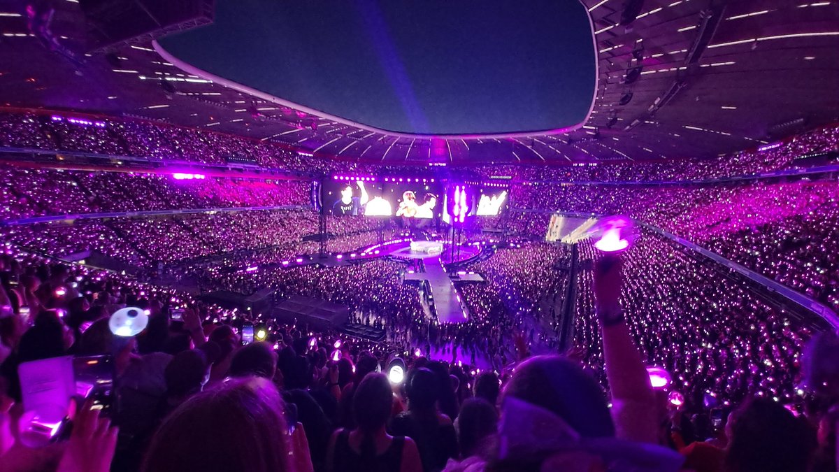thetannieverse's tweet photo. There's so much to process
#BTS_WORLDTOUR_ARIRANG
#BTS_WORLDTOUR_MUNICH
#BTSinMunich https://t.co/TgIxSPNxIk