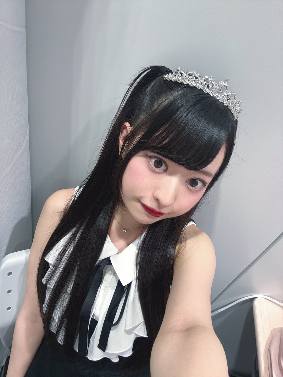 seko_ria's tweet photo. 「瀬古梨愛のリアクションは大きめで！」
第10回生配信ありがとうございました！

立食パーティーで優雅に今年の夏のスタートを切りました。以上、BLACK SHIPよりやってきたお姫様でした。 #りあトモ https://t.co/cWDUozPGwN