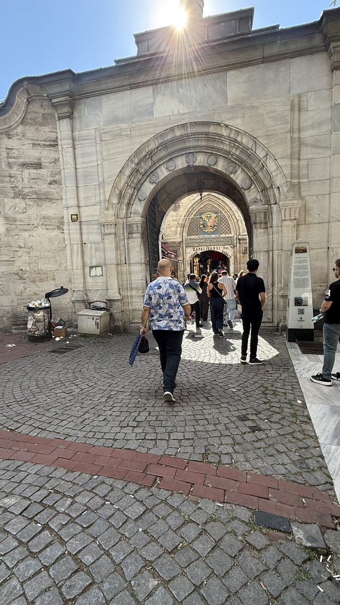 eypbasarir's tweet photo. @FatihBelediye @IBBcozummerkezi  Nuru osmaniye camii’nin iç avlusu https://t.co/OVUavX8tJL
