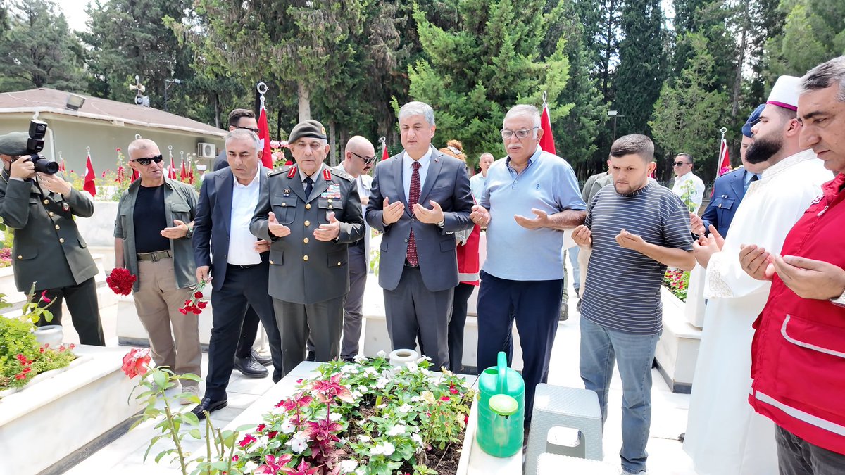 mehmet1aksu's tweet photo. 15 Temmuz hain darbe girişimi yıldönümü nedeni ile Valimiz Sayın Mustafa Yavuz ve il protokolü olarak Alihocalı ve Asri Mezarlık Şehitliklerini ziyaret ettik. 

Ziyaret vesilesi ile 15 Temmuz şehitlerimiz başta olmak üzere tüm şehitlerimizi rahmetle anıyor, kahraman gazilerimize şükranlarımı sunuyorum.
