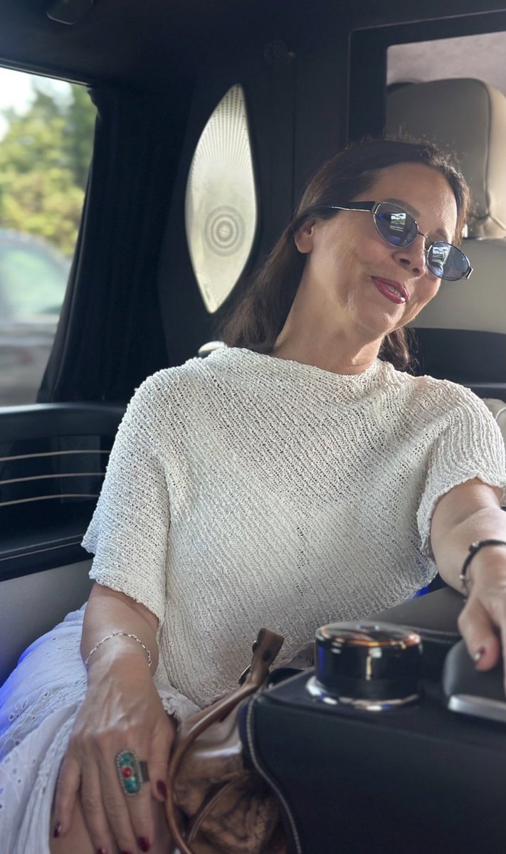 CanYamanNewsInt's tweet photo. ♦️Mrs Guldem in what looks like very familiar car… https://t.co/oXPhDxiRiH