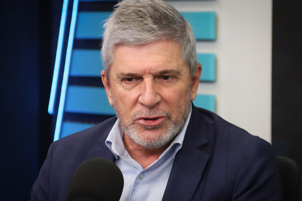 ElEspectadorUy's tweet photo. 🎙️ “Vos me ponés el ejemplo positivo de Millán y yo te puedo decir diez malos: Patiño, Palacios, Otero que le seguimos pagando 50.000 dólares por mes para que juegue en la B de Brasil”

🗣️ Alejandro Balbi en Convocados por 𝐄𝐥 𝐄𝐬𝐩𝐞𝐜𝐭𝐚𝐝𝐨𝐫 𝐃𝐞𝐩𝐨𝐫𝐭𝐞𝐬.

📻 810 AM · 92.5 FM
▶️ https://t.co/XVP0NK7liY