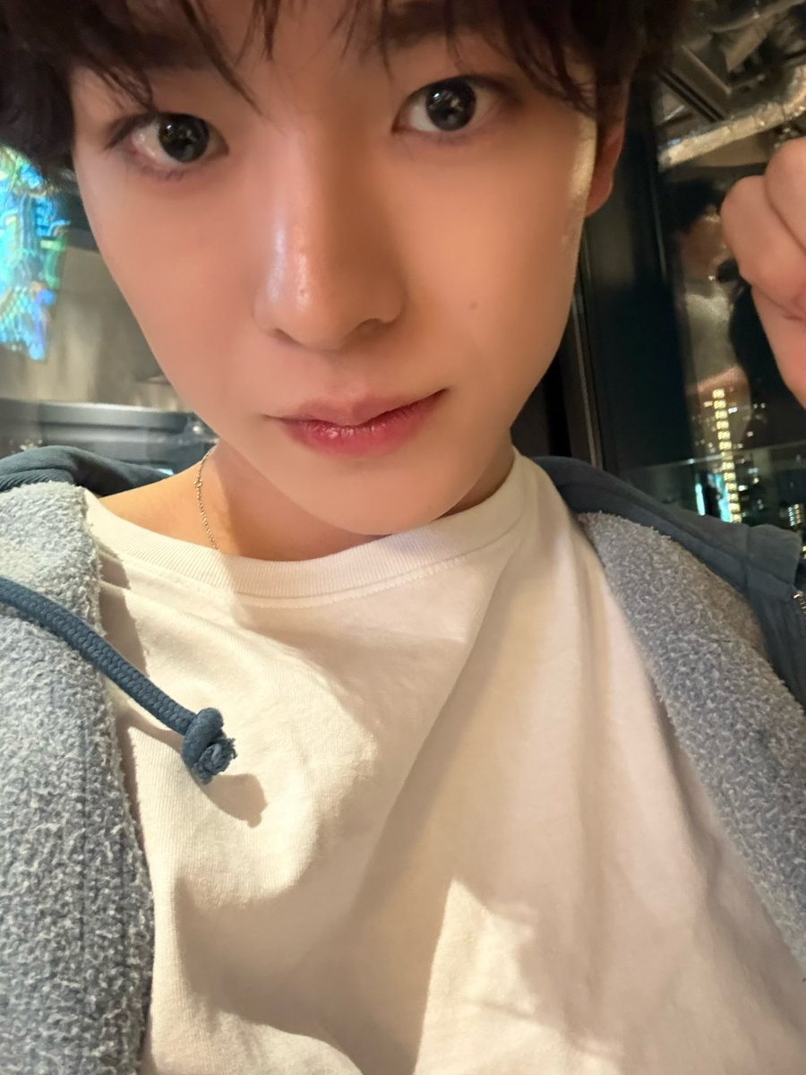 4fVx82's tweet photo. ㄹㅇ 덕분에 하루 버틴다. https://t.co/YJZSh0BmGw