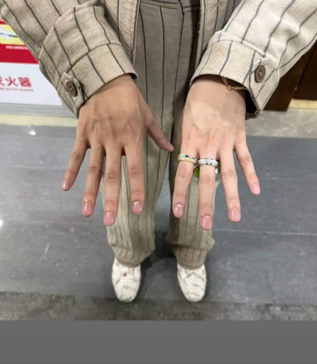 xiwwlin's tweet photo. لون بشرة هاوشانق الطبيعيه تجنن ايسكريم فانيليا🧁🤍 https://t.co/EerxaqoBAu