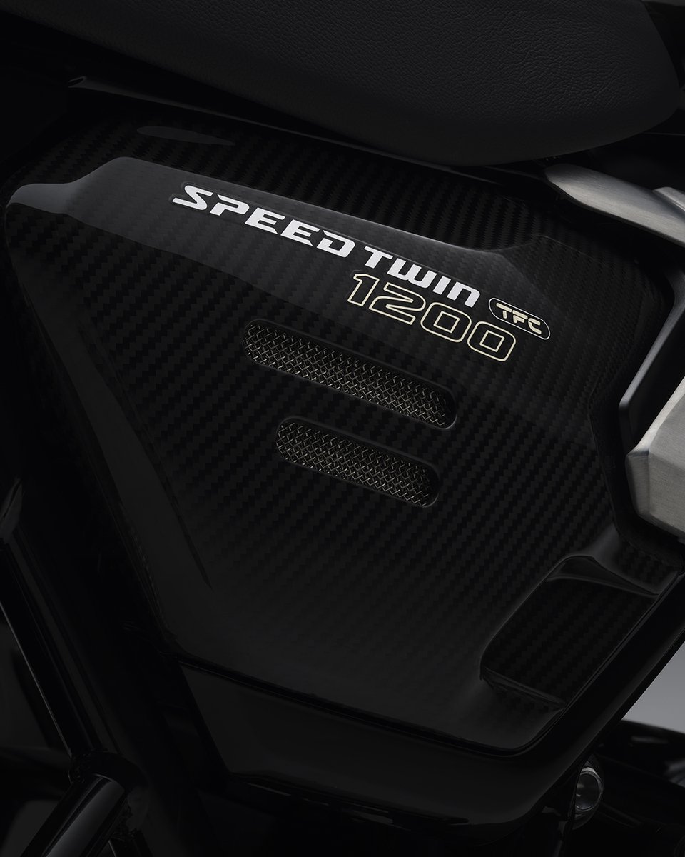 TriumphJapanKK's tweet photo. 新型 Speed Twin 1200 TFC、登場。

世界限定750台。
クラフトマンシップが息づく洗練されたデザインに、純粋なスポーティ精神を極めたパフォーマンス。
これが、Speed Twin 1200の頂点だ。

先行予約はプロフィールのリンクから。 https://t.co/UaoSDfm4KS