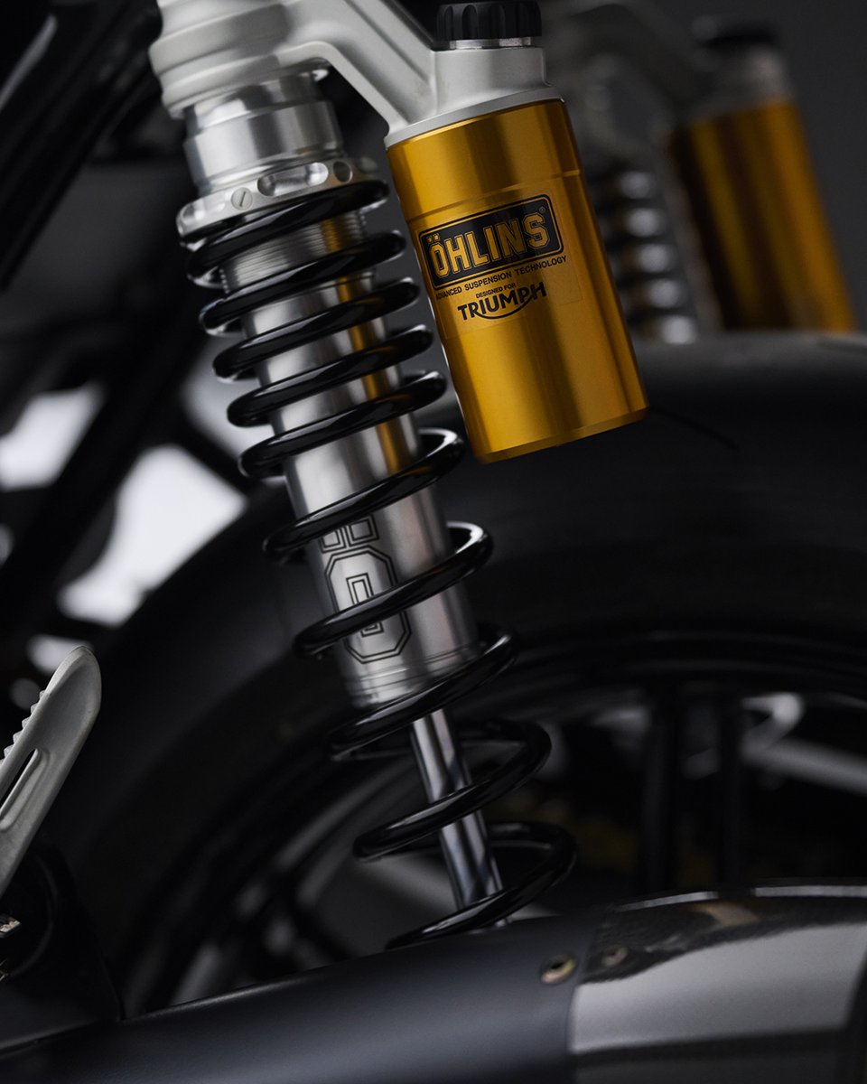 TriumphJapanKK's tweet photo. 新型 Speed Twin 1200 TFC、登場。

世界限定750台。
クラフトマンシップが息づく洗練されたデザインに、純粋なスポーティ精神を極めたパフォーマンス。
これが、Speed Twin 1200の頂点だ。

先行予約はプロフィールのリンクから。 https://t.co/UaoSDfm4KS