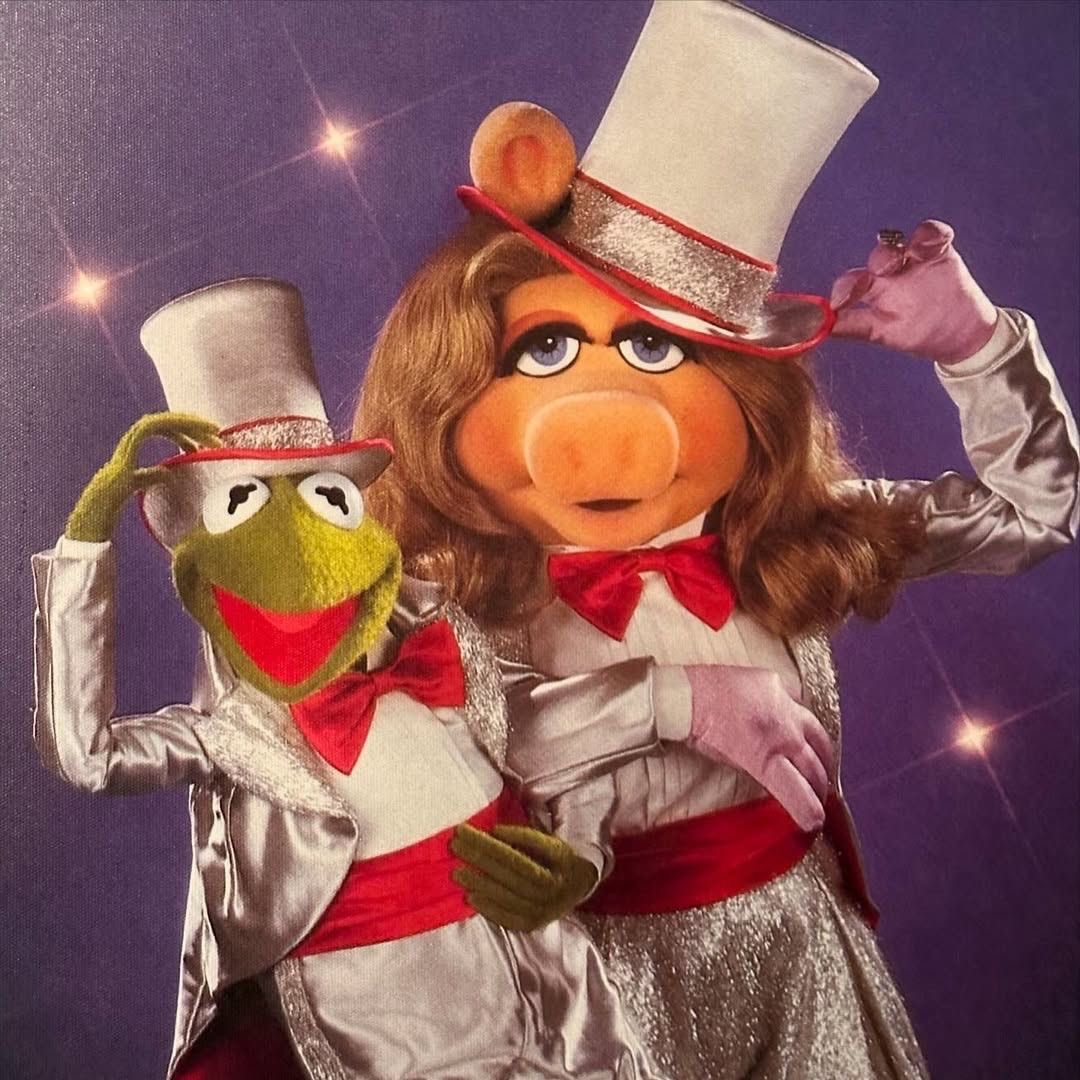 miss piggy apologist tweet media