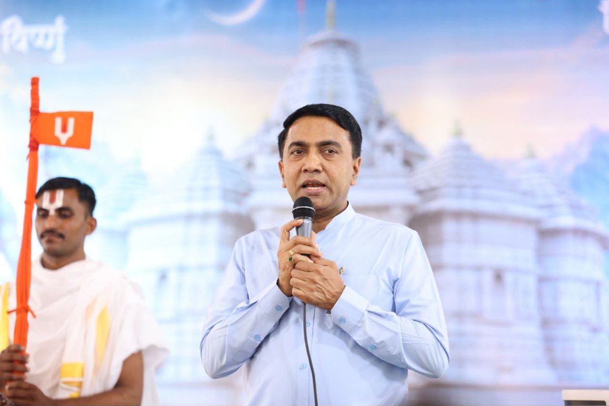 DrPramodPSawant's tweet photo. Sought the divine blessings of Jagadguru Shri Ramanandacharya Narendracharya Maharaj of Nanij,  Uppeeth, Goa.

Grateful for his blessings and guidance for the continued well-being, peace and prosperity of the people of Goa. https://t.co/VtbIOmvyeG