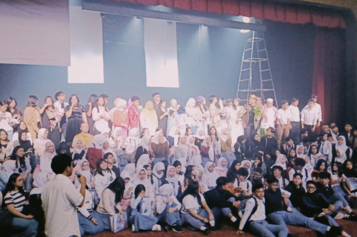 hillometer's tweet photo. tosla teater https://t.co/gBmvQPzf3s