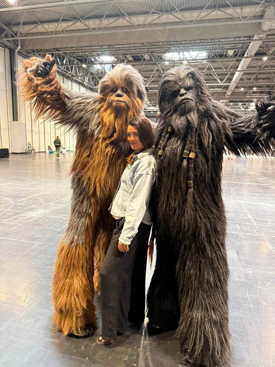 CotedePabloES's tweet photo. Fun shots of Cote and Michael this weekend at @comconmidlands_ with the Scouse Wookiees!
π· The Scouse Wookiees on FB
#CotedePablo #MichaelWeatherly #ComicConMidlands https://t.co/Ga1Y9gjcFp