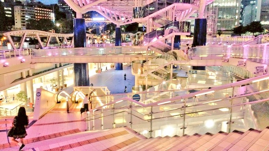 manaca371's tweet photo. 「名古屋は観光が弱い」「何も無い」と言う人たちがいますが、名古屋市の観光スポットは大阪市より多いぐらい。

USJ→レゴランドジャパン
海遊館→名古屋港水族館
大阪城→名古屋城
天王寺動物園→東山動植物園
道頓堀→大須商店街
グラングリーン大阪→久屋大通パーク
通天閣→中部電力ミライタワー
住吉大社→熱田神宮
黒門市場→柳橋中央市場
中之島→文化のみち
大阪市立科学館→FUJIなごや科学館

名古屋市にはこの他に、

・徳川美術館
・白鳥庭園
・トヨタ産業技術記念館
・ノリタケの森
・オアシス21
・豊国神社
・覚王山日泰寺

子どもと一緒に遊べる施設
・シーライフ水族館
・シートレインランド
・ディノアドベンチャー

全国に3カ所しかない大型鉄道博物館
・リニア鉄道館

東京や大阪市にもない江戸時代の街並み
・有松
・四間道

など、希少な観光スポットが豊富。

#名古屋 #名古屋市
