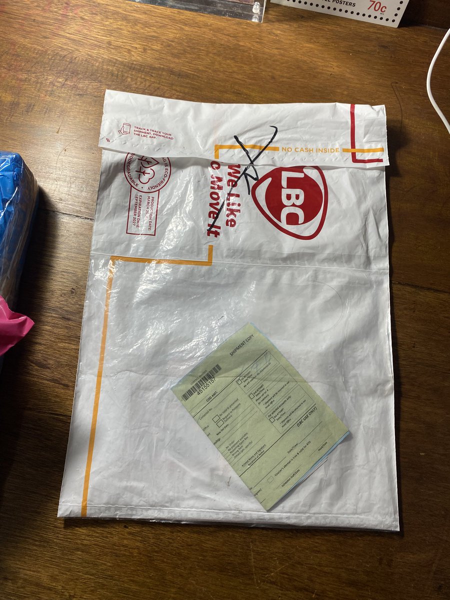 kaiswashami's tweet photo. first time transacting via fb n its so wild 😭 seller asked for my shipping deets n told me to pay the next day para kasama sf na 😭😭 ive been asking to pay the past three days 😭 girl tell me why andito na 😭 DI PA KO BAYAD

tawang tawa ako 😭😭😭 ang cute din pag pack 😭😭😭😭 https://t.co/65vmsN59O3
