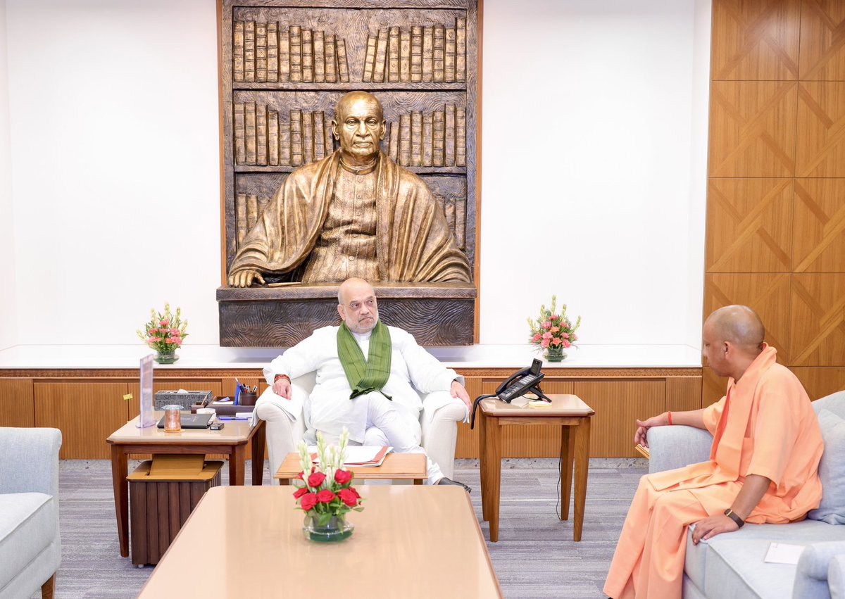 HMOIndia's tweet photo. उत्तर प्रदेश के मुख्यमंत्री श्री @myogiadityanath ने आज केन्द्रीय गृह एवं सहकारिता मंत्री श्री @AmitShah से भेंट की। https://t.co/cHmXtGMlwv