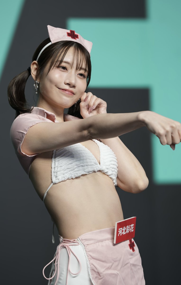 shinon20220223's tweet photo. TRE2026　河北彩花 Collection💐

世の中はワールドカップも準決勝⚽️

そして、このTREシリーズもいよいよ終盤に近づいてきました✨

今回のさいちゃんは、これまでのエレガントな雰囲気から一転！
可愛さに全振りしたナースさんです🤍

——————

毎日、仕事を終えてから何百枚もの写真を見返し、投稿する写真を選んでレタッチ。

写真を眺めながら、
「さいちゃん、可愛いなぁ•••☺️」

写真を選びながら、
「やっぱり、さいちゃん可愛いなぁ•••☺️」

レタッチをしながら、
「いや、本当に可愛いなぁ•••☺️」

作業が一向に進まない理由は、だいたいこれです😂

でも、この時間だけはさいちゃんのことに夢中になって、気持ちはTREのあの空間へ。

会場の歓声や、さいちゃんと話したことまで鮮明によみがえり、1日の疲れが本当に癒やされていきます🥹✨

TREからもうすぐ2週間。
まさか今も、これほど楽しませてもらえるとは。

写真を見返す時間まで含めて、
TRE：Treasured Remarkable Experience。
大切に心に刻まれる特別な体験🪎

さいちゃんには、本当に感謝です。💐

@Saika_Kawakita