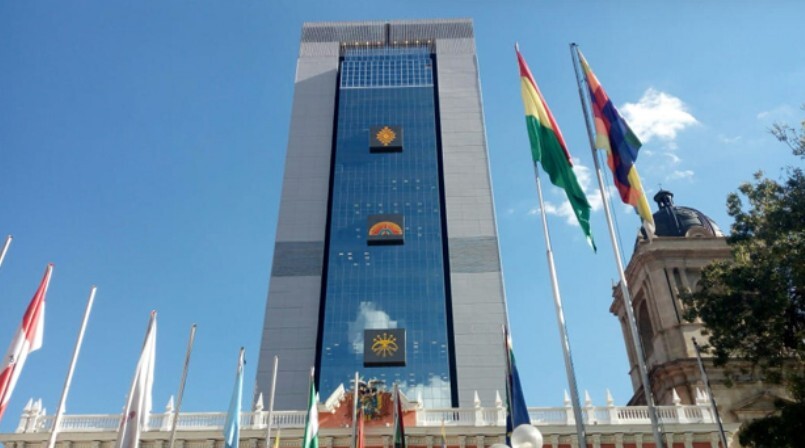 NotiBoliviaCom's tweet photo. #NotiBolivia │ Gobierno limita descuentos salariales a cinco causales legales

Leer más: https://t.co/WvnsdXJ08O
 
#Bolivia https://t.co/V4MkD4wfAB