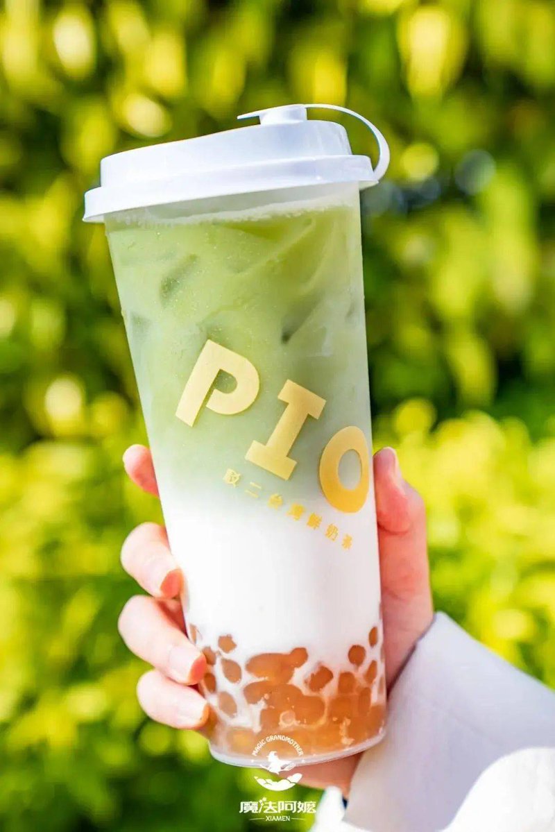 bby1222's tweet photo. Late-night pick-me-up = creamy matcha latte + warm red bean bun. Pure comfort in 2 bites u0026 1 sip! https://t.co/qN5lKMcrG8