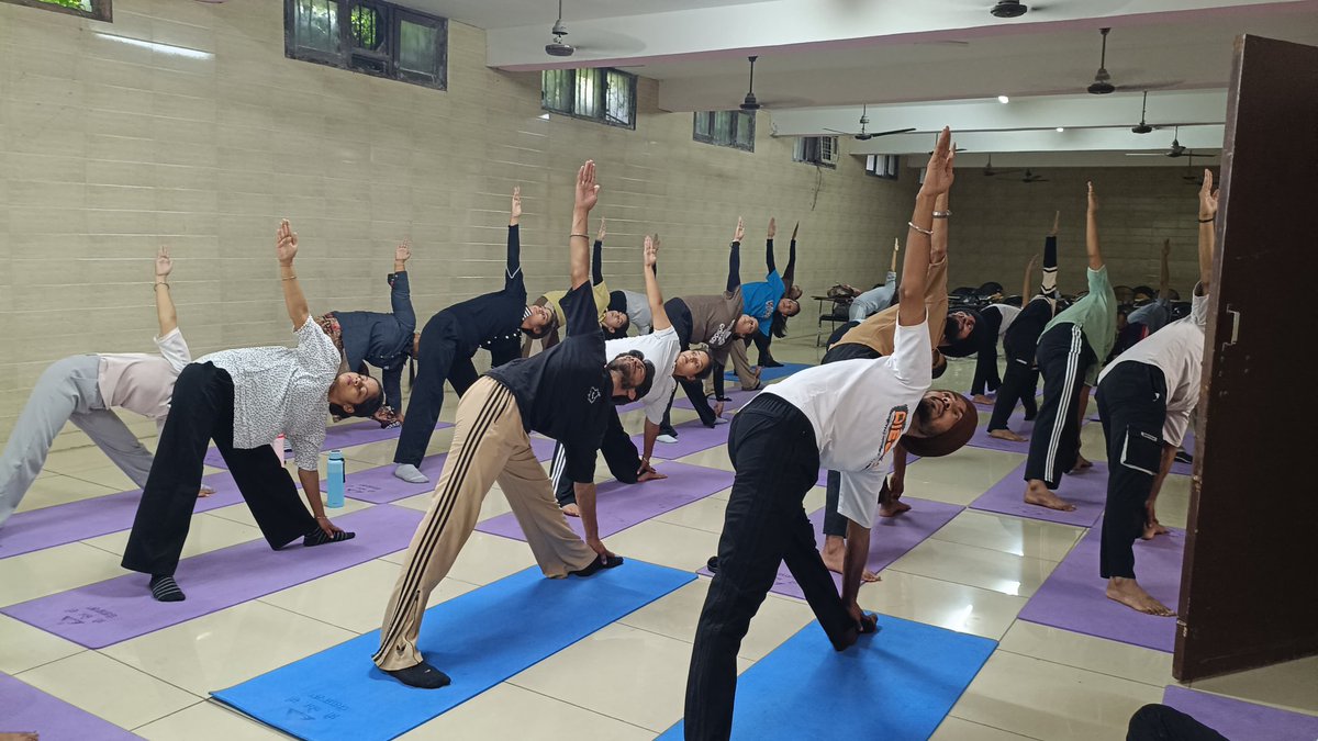 Muskan314957's tweet photo. Yoga isn’t about touching your toes—it’s about what you learn on the way down.🌸
#cmdy #cmdiyogshala #fatehgarhsahib #yogainspiration #governmentofpunjab https://t.co/PjZedBG0mG
