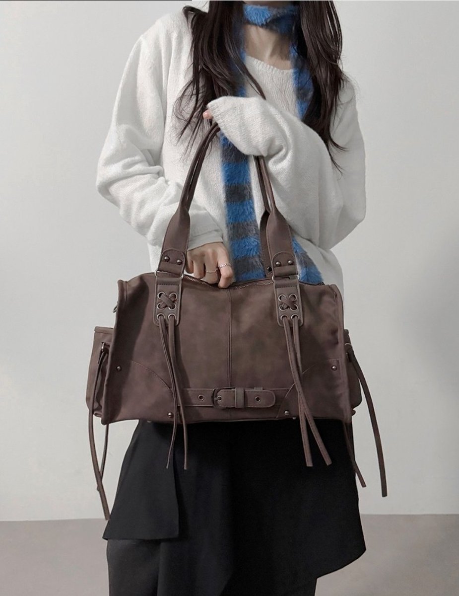 hantmddn's tweet photo. OPEN PO handcarry korea
ETA INA 12 Agustus

Washed Stud Strap Bag
-size: 35x37x21 cm 
-bahan PU washed leather
-3 colors: charcoal black, brown, gray

💸440k bersih ina (minus packing, ongkir ina)
 + add on keyring: +25k

last order: 21 Juli 12.00 WIB

wts jastipkorea hc https://t.co/96tlCwy9Fa