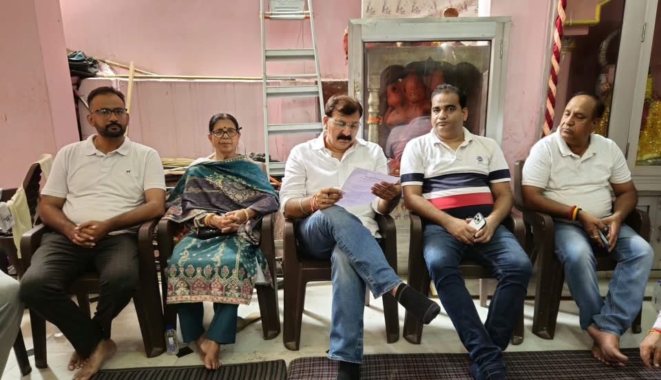 ArvindGuptaJK's tweet photo. 📍 Vasant Vihar, Ward No. 40 | Jammu West
Reviewed ongoing and upcoming development works with JMC XEN and JE. Directed officials to ensure timely, quality, and transparent execution of all civic works for better public amenities.
#JammuWest #Ward40 #Development #VasantVihar https://t.co/tBpOherpnT
