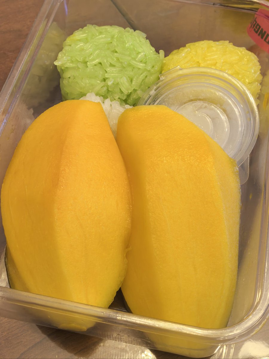 che0227_'s tweet photo. Just found the hidden gem in my fridge—cold mango sticky rice that tastes like summer in a bite. ， https://t.co/a7nKFbExGz