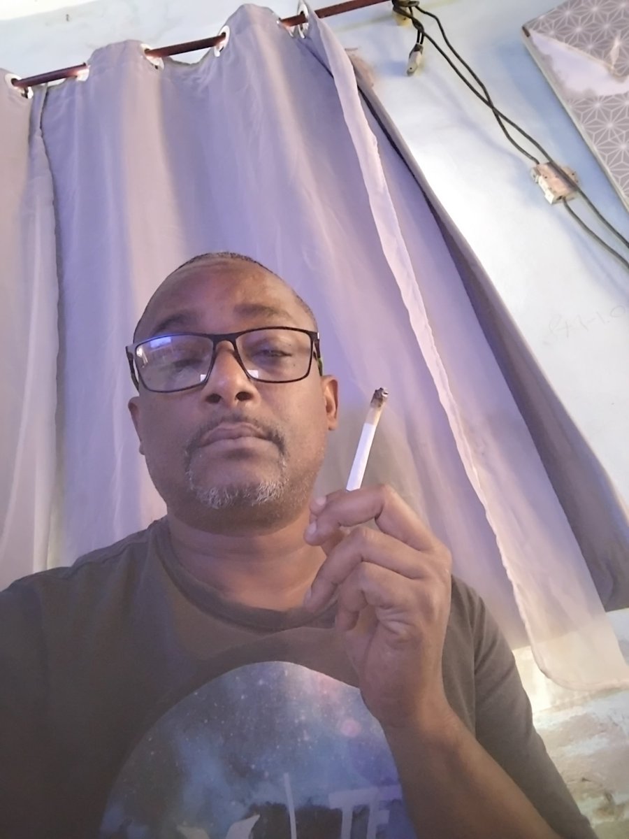 Paizaott's tweet photo. Eu sou igual rádio 📻 velho nem ligo  🍁🌼🔞🍷🍺🔞💸🚚💸🚚💸🚚💲🚚💸💲💯muito papo. https://t.co/u6UPELjAZc