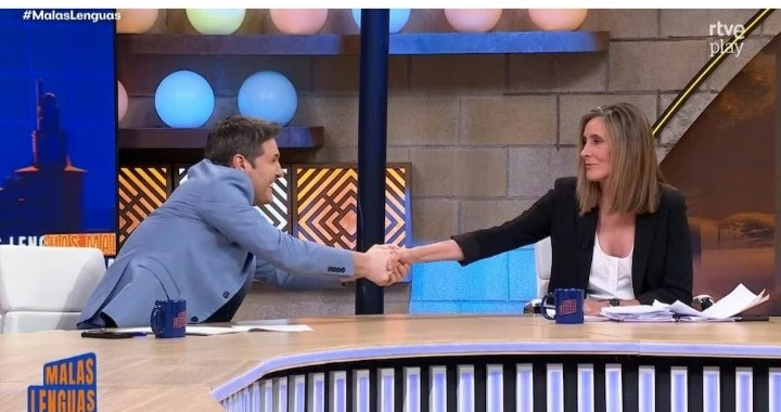 tiendamaluka's tweet photo. ¿Es posible frenar al fascismo con sonrisas y pidiéndole perdón? #ReventemosAlFascismoYa https://t.co/QoGfWAQE45